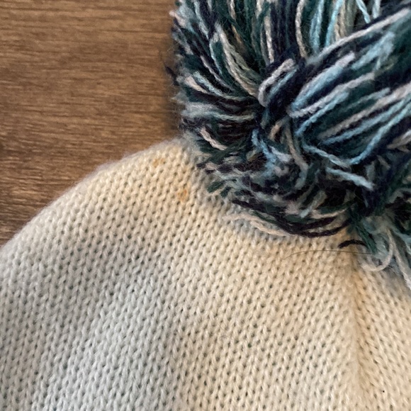 Beanie with puff ball on top one size - Picture 3 of 5